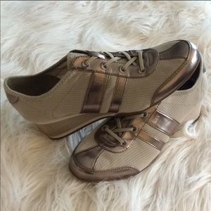 DKNY tan/bronze wedge sneakers
